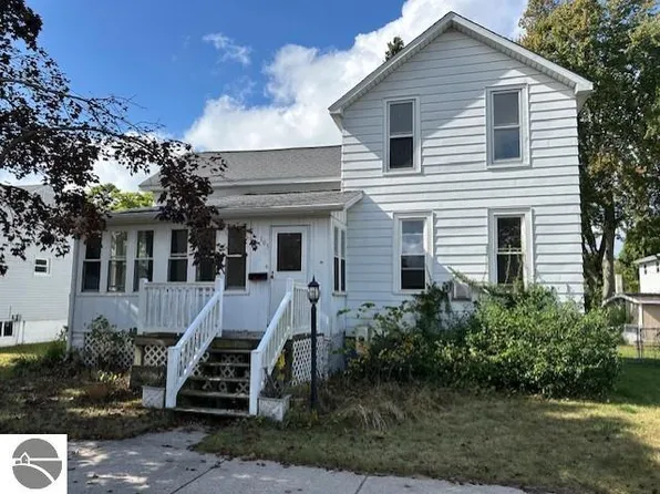 105 Wadsworth St, East Tawas, MI 48730