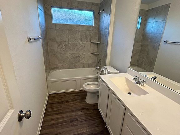 5th image of 215 Balsam St