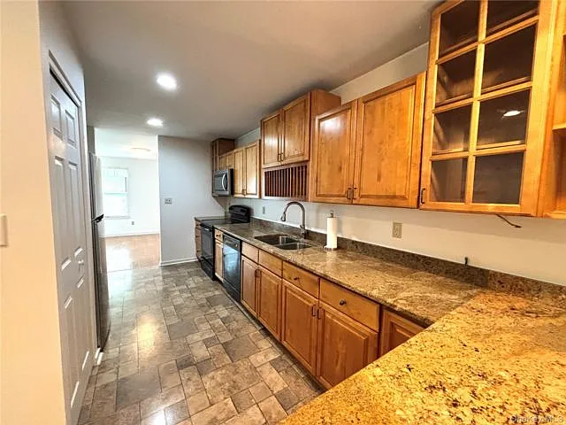 504 Continental Dr — Photo 6