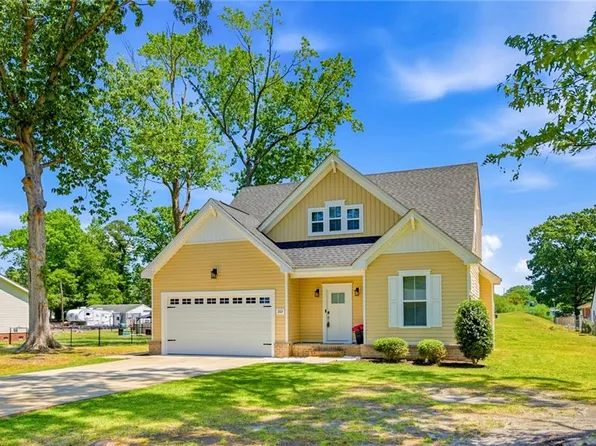 213 Hurdle Dr, Chesapeake, VA 23322