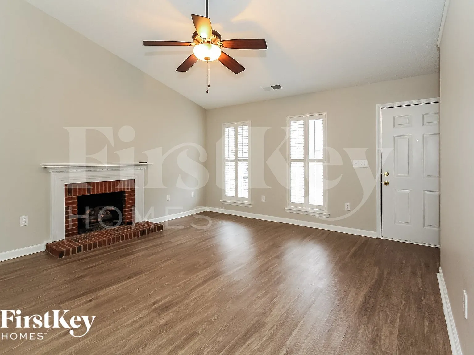 3 bed, 2.0 bath, 1358 sqft, $2,150 — Photo 2