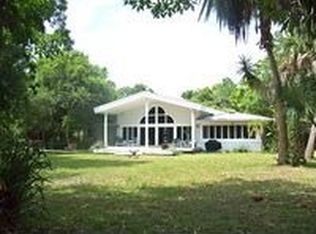 1 Kent Dr, Largo, FL 33774