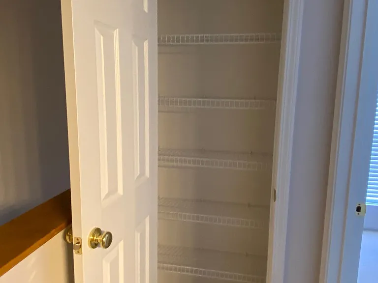 871 Hyde Dr — Photo 2