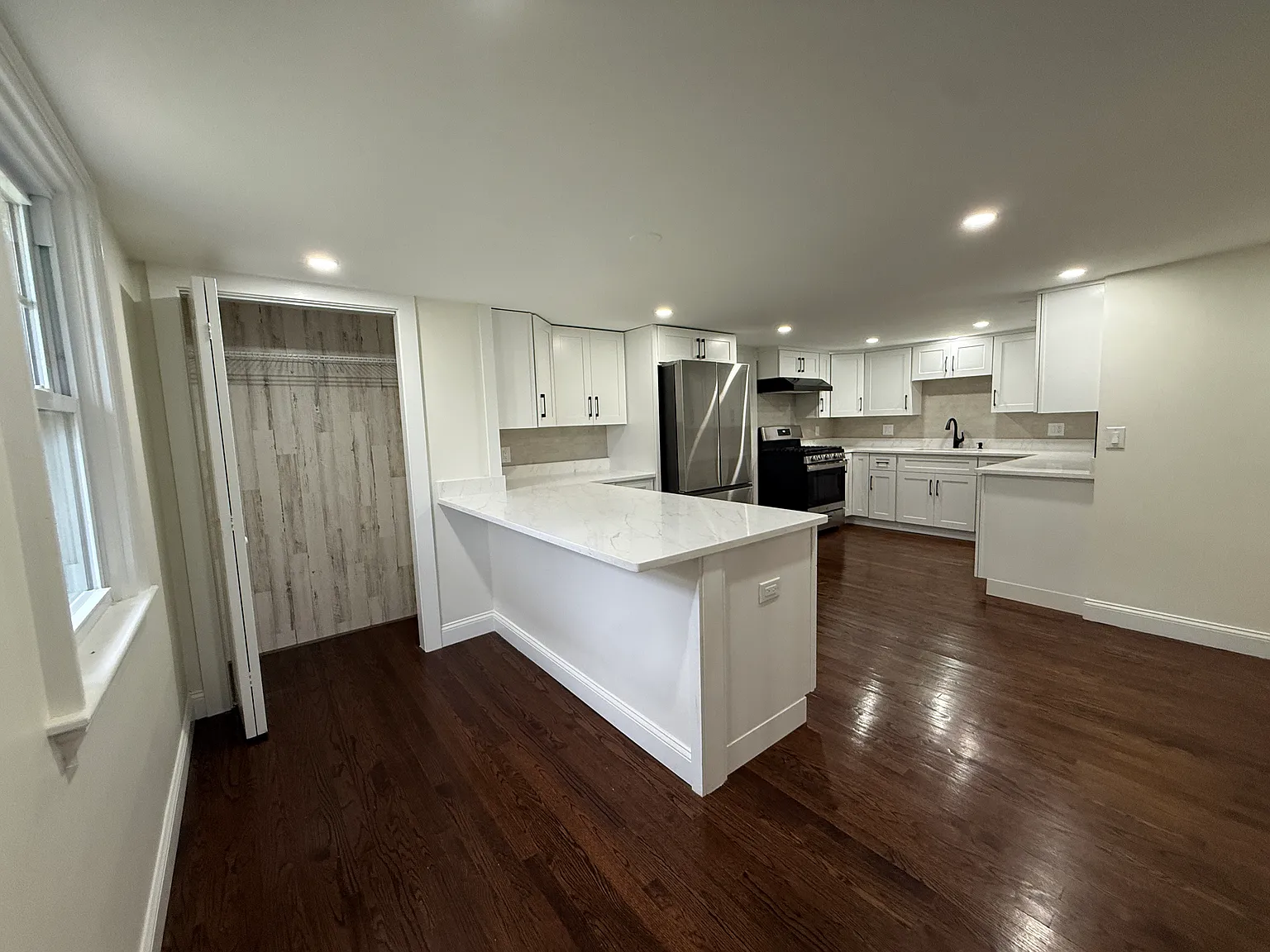2 bed, 1400 sqft, $2,700 — Photo 3