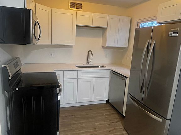 5th image of 1723 Monterey Ct