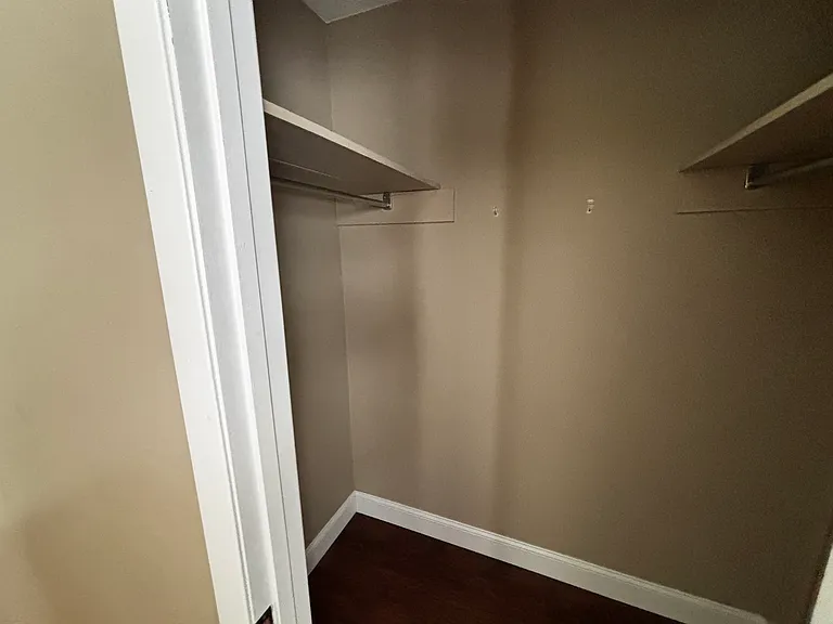 204 Windsor Ln — Photo 17