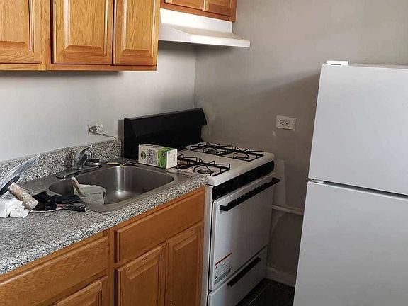 3rd image of 405 E 16th St APT 1L