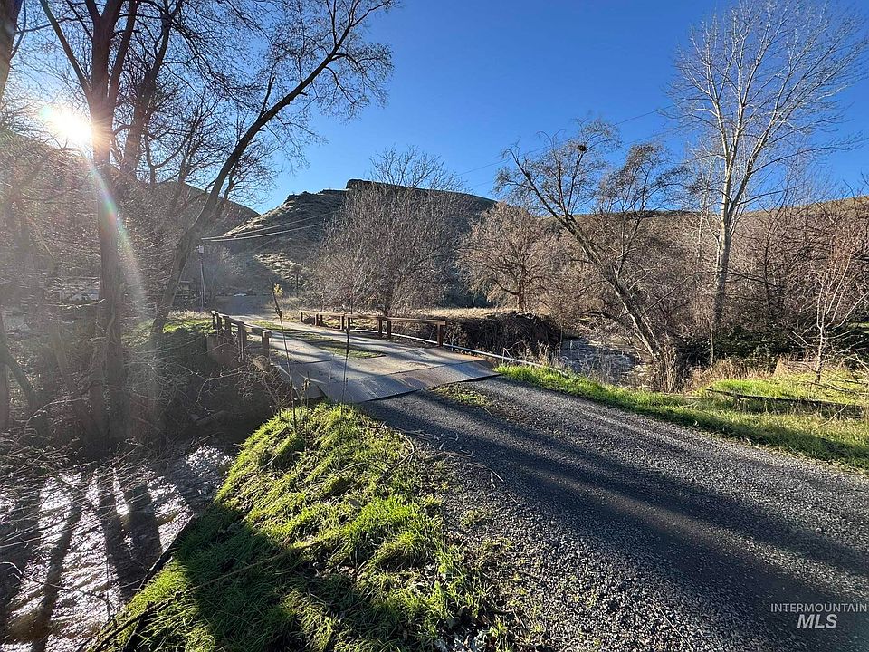 1st image of 8047 Asotin Creek Rd