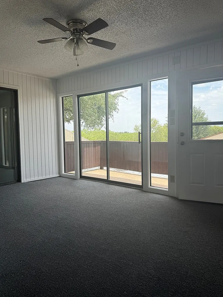 3 bed, 2.0 bath, 1923 sqft, $1,750 — Photo 3