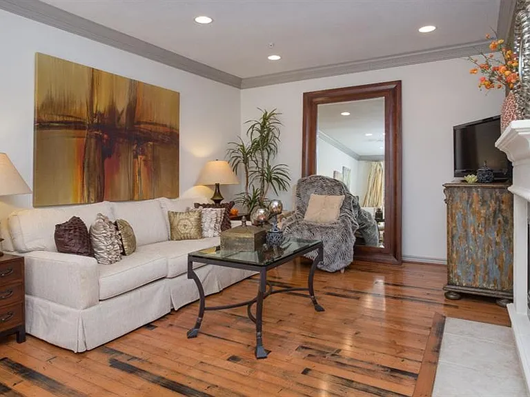 Estancia Townhomes — Photo 9