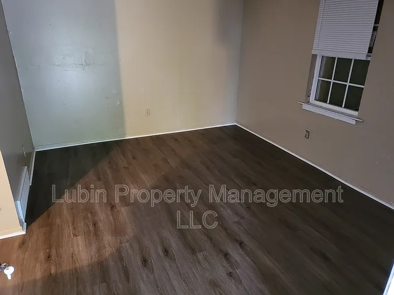 Building Photo - 1219 Capital Ave