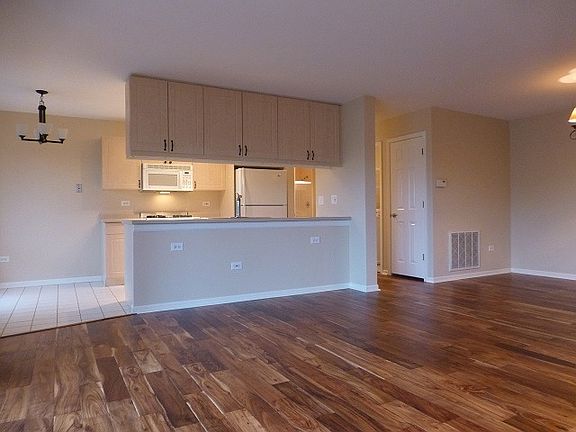 4th image of 5040 Warren St APT 304