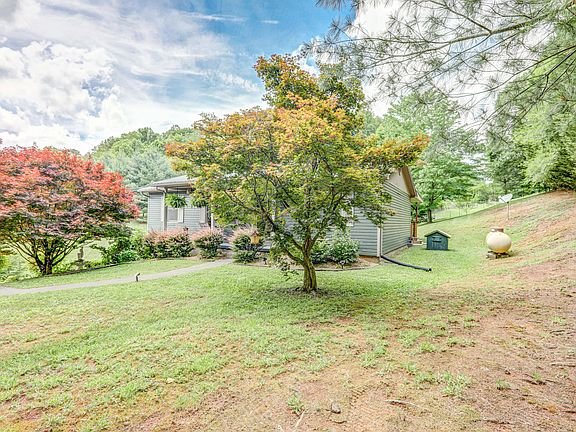 2nd image of 215 Leonard Ln