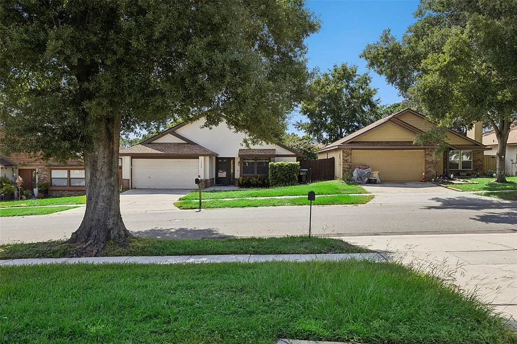 3 bed, 2.0 bath, 1511 sqft, $3,000 — Photo 4