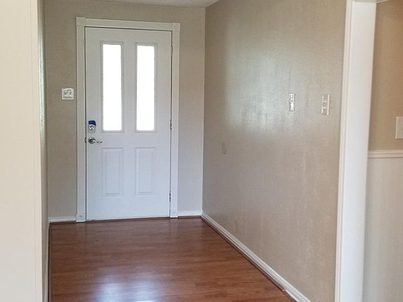 4th image of 1008 Lost River Dr