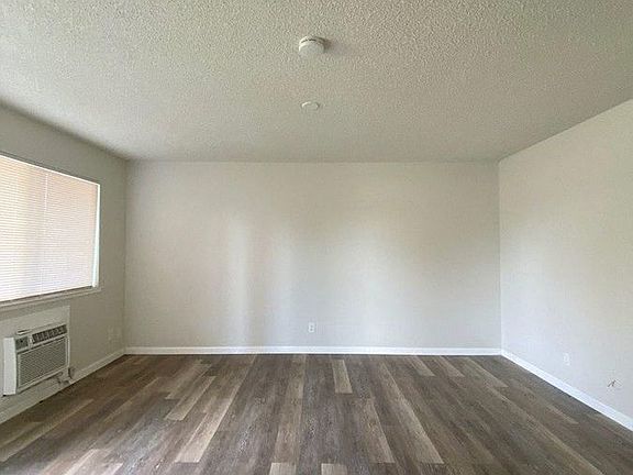 5th image of 1484 N Cedar Ave APT 15