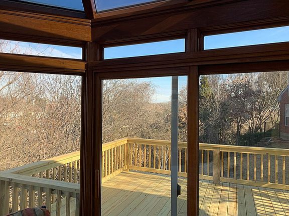 2nd image of 2709 Crestwood Ln