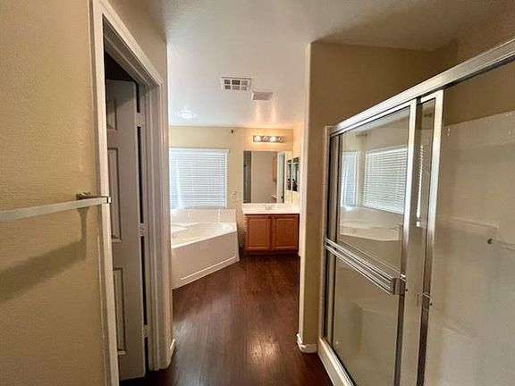 2nd image of 5733 Clarendon Ln