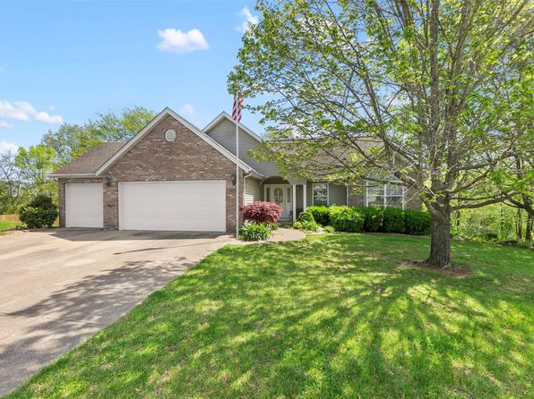 677 Pleasant Lake Dr, Jackson, MO 63755
