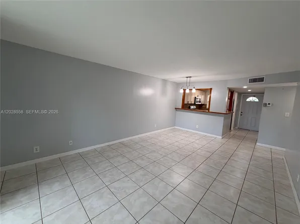 9281 Sunrise Lakes Blvd APT 209, Sunrise, FL 33322