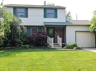 18 Palmdale Dr, Williamsville, NY 14221
