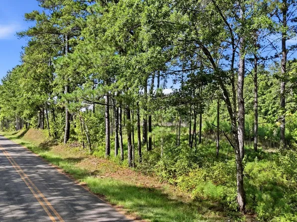 1136 Giles Rd, Forsyth, GA 31029