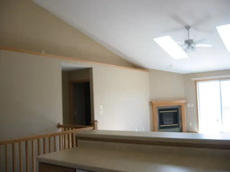 605 Kramer Ln — Photo 3