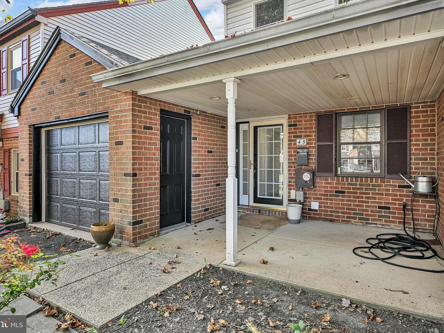 3 bed, 2.5 bath, 2279 sqft, $2,900 — Photo 2