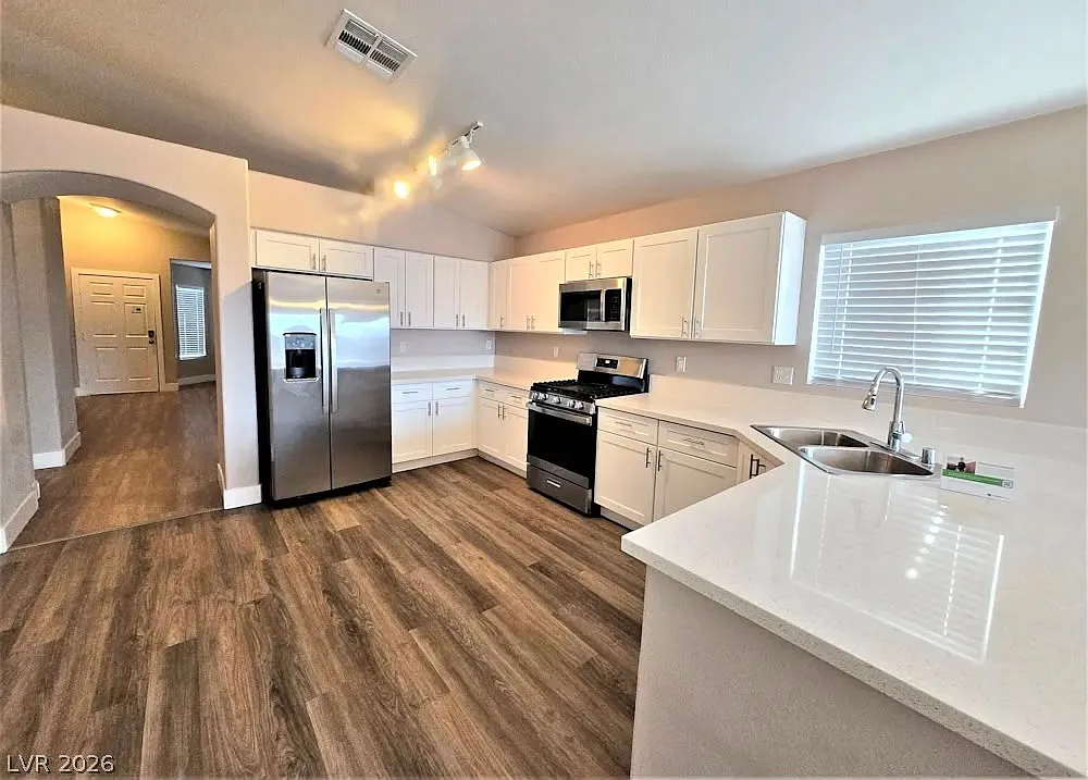 3 bed, 2.0 bath, 1448 sqft, $1,355 — Photo 4