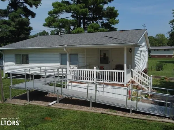 1905 Arthur Dr, Fort Madison, IA 52627