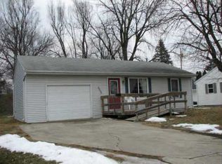 2206 S 8th Ave E, Newton, IA 50208