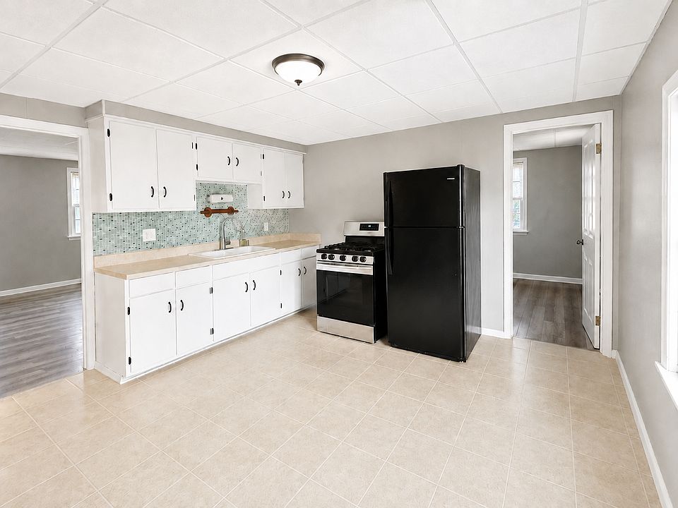 1st image of 1910 Coltman Rd #3