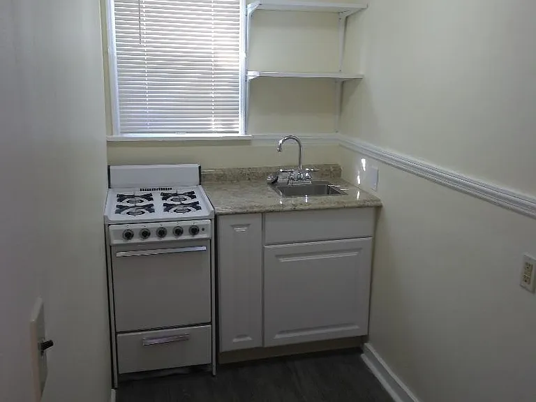1245 Western Ave #1-R — Photo 5