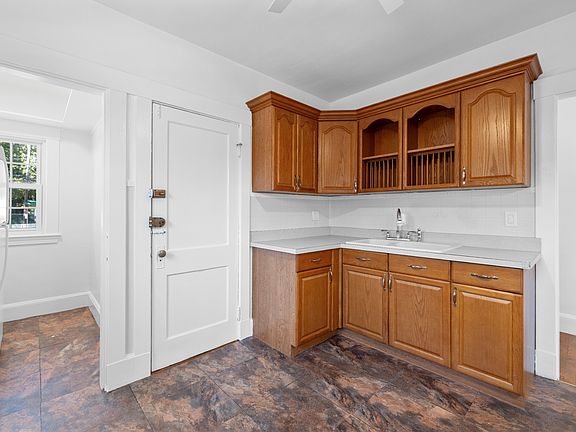 3rd image of 19 Alabama St Floor 1
