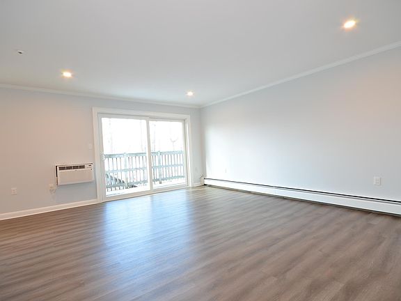 5th image of 14 Edgelawn Ave APT 11