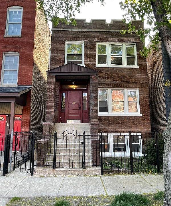 1st image of 832 N Mozart St #832/1