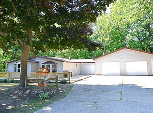 308 Champlain Ave, Houghton Lake, MI 48629