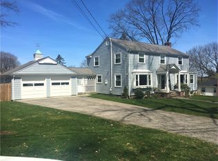 29 Glenmere Dr, Cranston, RI 02920