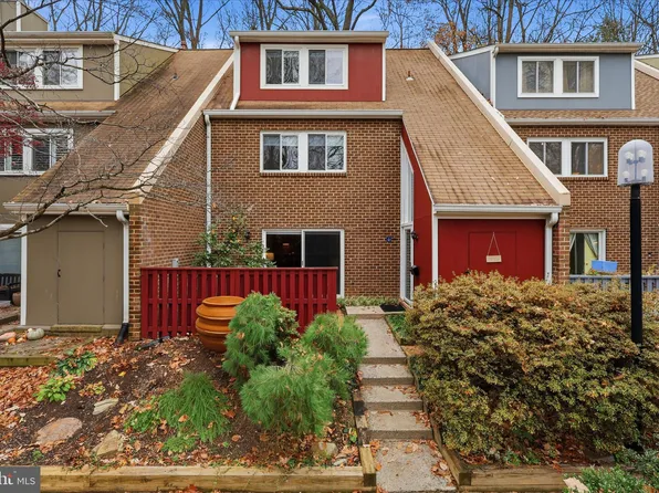 1432 Greenmont Ct, Reston, VA 20190