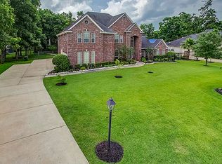 2114 N Shadow Grove Ln, Richmond, TX 77406
