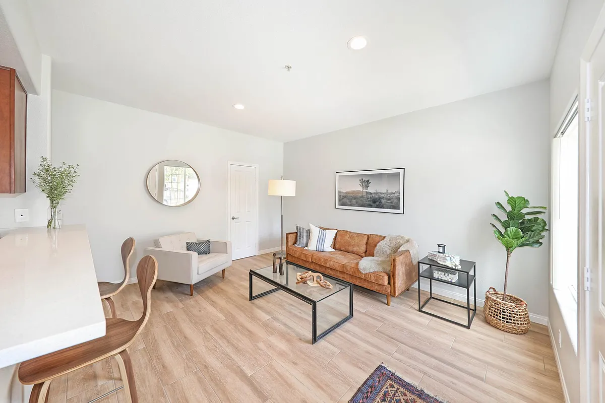 Large Great Room - Pacific Breeze Townhomes