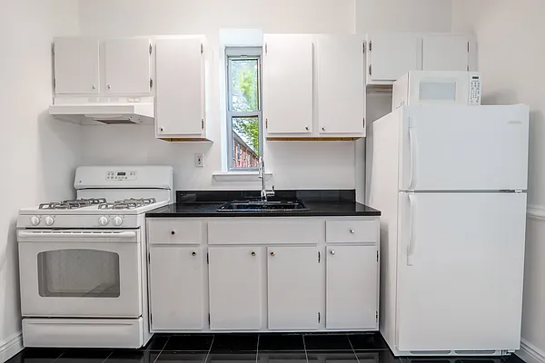 Sold by R New York | media 6