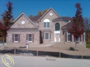 15489 Prestwick Cir N, Northville, MI 48168