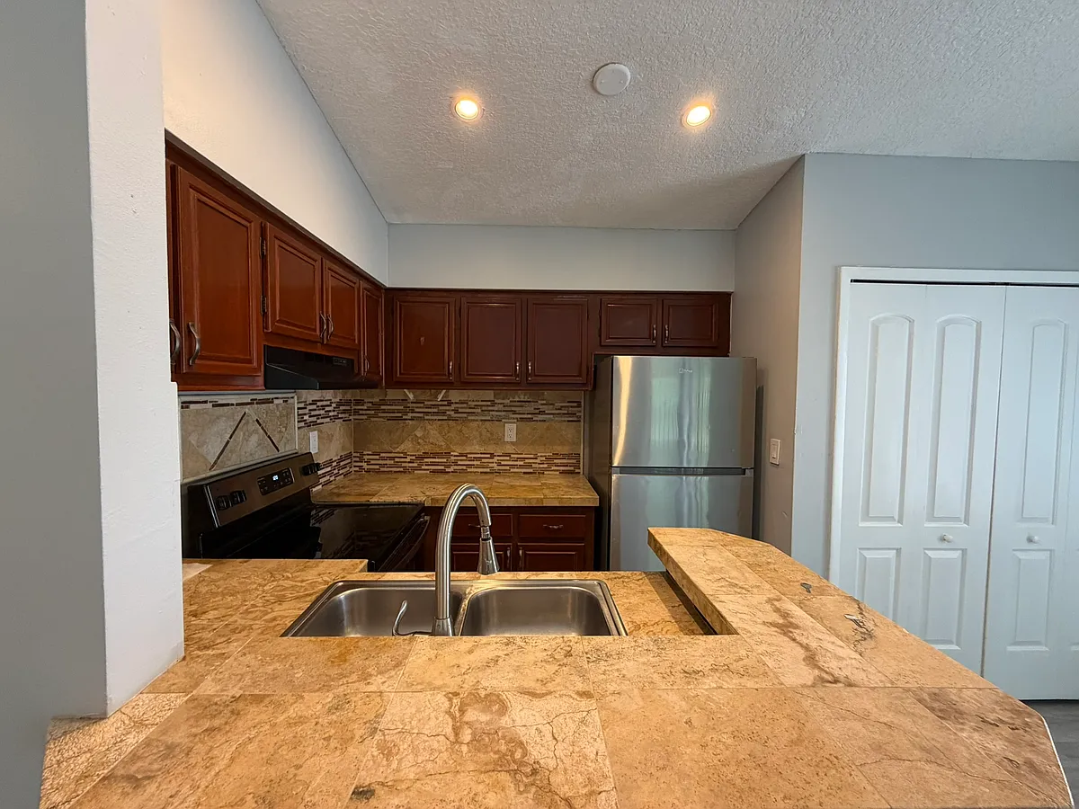 Building Photo - 942 Loquat Tree Rd #942