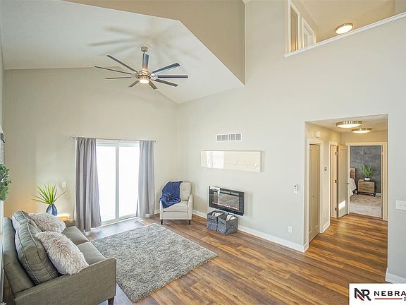 3rd image of 715 Penrose Dr