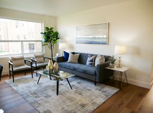 9 Wingreen Ct #7, Toronto, ON M3B1B8