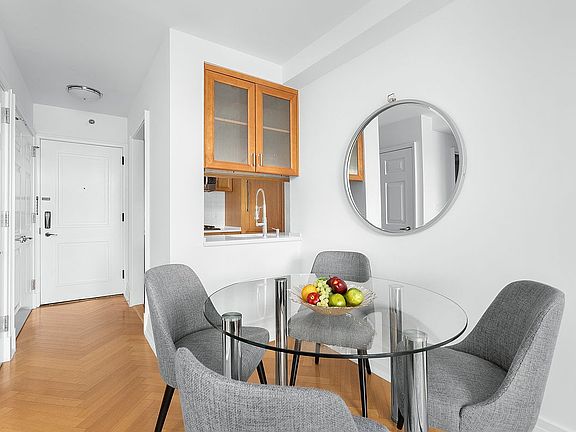 3rd image of 205 E 85th St APT 14B