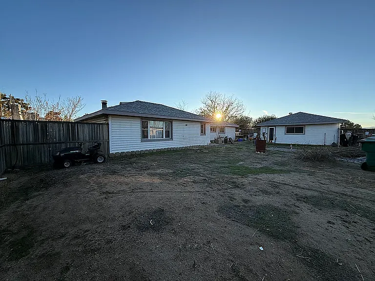2321 W Avenue M4