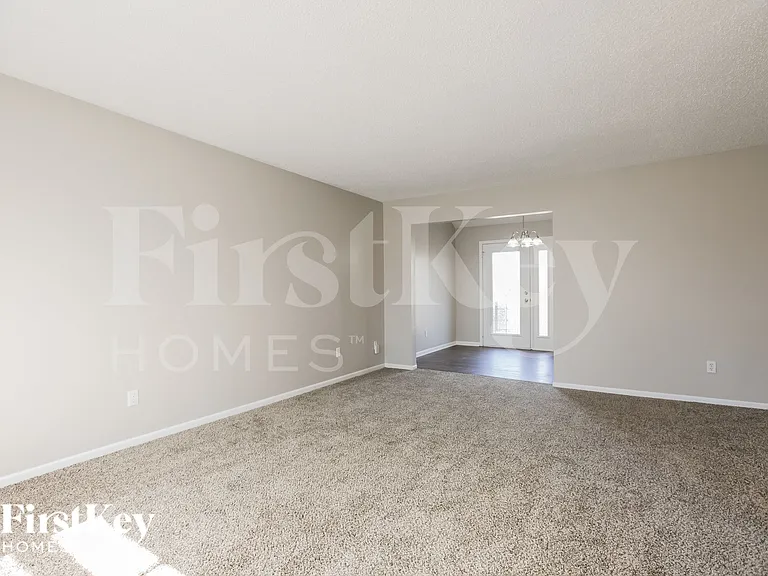 8418 NW 68th St — Photo 6