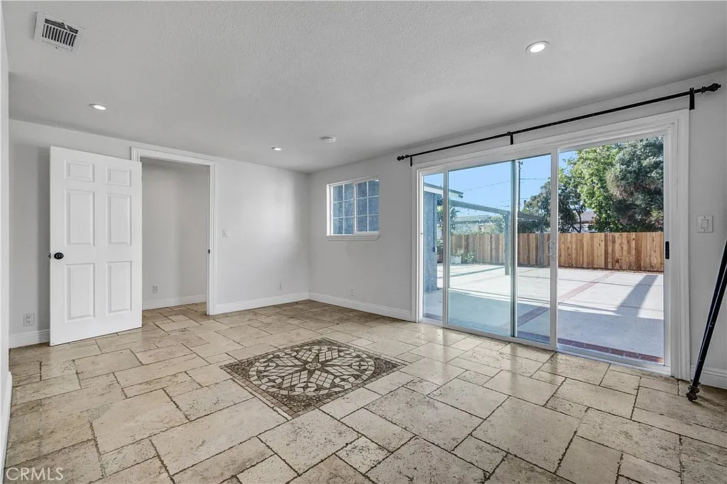 4 bed, 1654 sqft, $4,500 — Photo 4